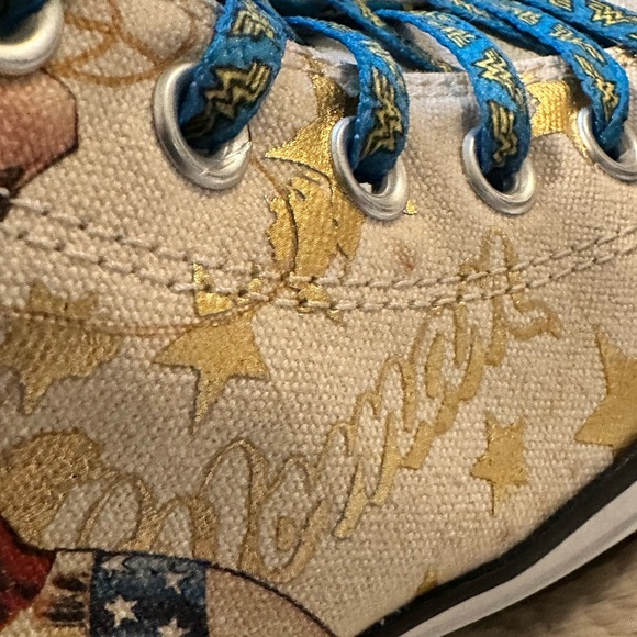 Wonder Woman Hi Top Converse - Picture 10 of 14